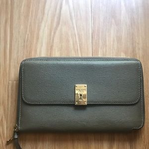 Henri Bendel Clutch wallet